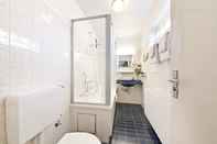 In-room Bathroom Novum Hotel Boulevard Stuttgart City