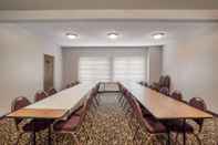 Dewan Majlis Quality Inn & Suites Lawrence - University Area