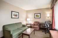 Common Space Quality Inn & Suites Lawrence - University Area