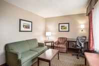 Common Space Quality Inn & Suites Lawrence - University Area