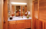 In-room Bathroom 7 Park Plaza Resort Park City a Ramada by Wyndham