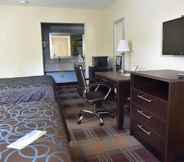 Bedroom 4 Days Inn by Wyndham Ladson Summerville Charleston