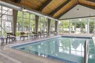 Swimming Pool Courtyard by Marriott Boston Logan Airport