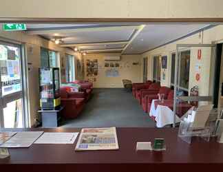 Lobby 2 Pine Tree Motel