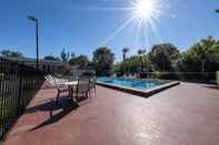 Swimming Pool Red Roof Inn Ft Pierce