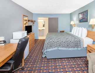 Bedroom 2 Days Inn by Wyndham Farmer City