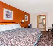 Bedroom 6 Days Inn by Wyndham Augusta Wheeler Road