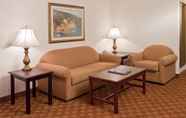 Ruang Umum 4 Ann Arbor Regent Hotel & Suites