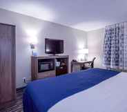 Bedroom 7 Days Inn & Suites by Wyndham Wisconsin Dells