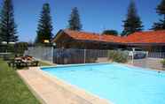 Swimming Pool 4 Hospitality Esperance, SureStay Collection by Best Western