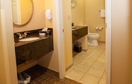 In-room Bathroom 2 Baymont by Wyndham Knoxville/Cedar Bluff