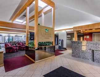 Lobby 2 Country Inn & Suites by Radisson, Muskegon, MI
