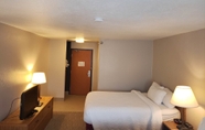 Phòng ngủ 4 Country Inn & Suites by Radisson, Fairview Heights, IL