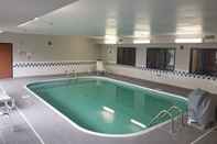 Swimming Pool Country Inn & Suites by Radisson, Fairview Heights, IL
