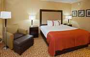 Bedroom 6 Holiday Inn Evansville Airport