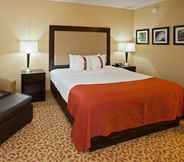 Kamar Tidur 6 Holiday Inn Evansville Airport