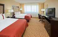 Bedroom 7 Holiday Inn Evansville Airport