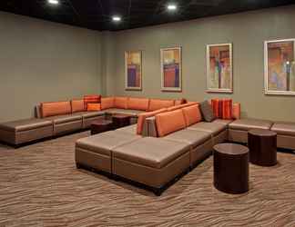 Lobi 2 Holiday Inn Evansville Airport