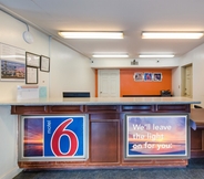 ล็อบบี้ 5 Motel 6 Pooler, GA - Savannah Airport