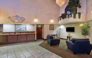 Lobby 3 Super 8 by Wyndham Huntersville/Charlotte Area