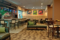 บาร์ คาเฟ่ และเลานจ์ DoubleTree by Hilton St. Louis - Westport