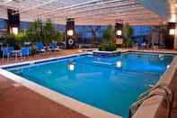 Swimming Pool DoubleTree by Hilton St. Louis - Westport