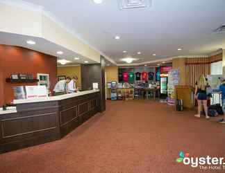 Lobi 2 Ramada by Wyndham Niagara Falls/Fallsview