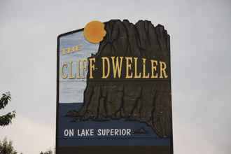 Exterior 4 The Cliff Dweller on Lake Superior