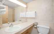 In-room Bathroom 7 Days Inn by Wyndham Liberty