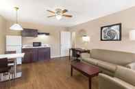 Common Space Super 8 by Wyndham Ellenton Bradenton Area