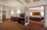 Bedroom 5 Comfort Inn & Suites Madison - Airport
