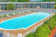 Swimming Pool Days Inn by Wyndham Breezewood