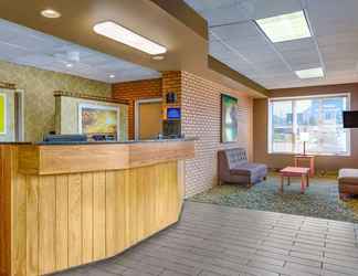 Lobby 2 Days Inn by Wyndham Breezewood