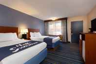 Bedroom Days Inn by Wyndham Breezewood