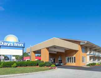 Exterior 2 Days Inn by Wyndham Breezewood