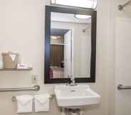 In-room Bathroom 3 Red Roof Inn PLUS+ Boston - Framingham