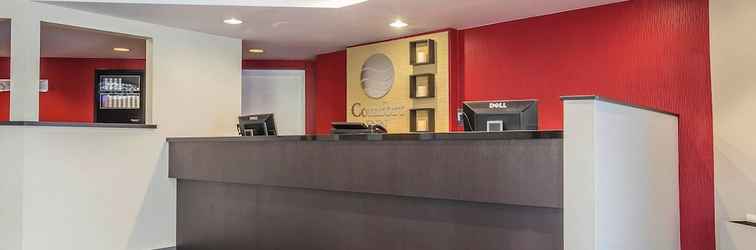 Lobi Comfort Inn Pickering