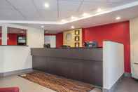 Lobi Comfort Inn Pickering