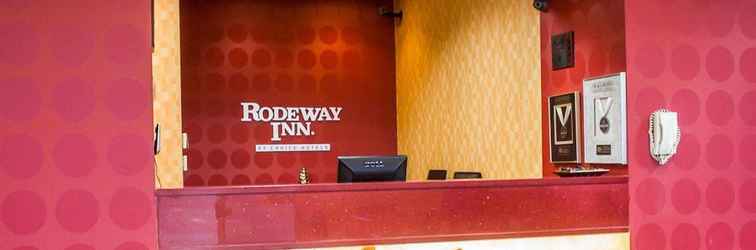 Lobi Rodeway Inn Macarthur Airport