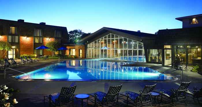 Swimming Pool Pheasant Run Resort