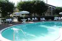 Swimming Pool Executive Inn