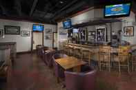 Quầy bar, cafe và phòng lounge Four Points by Sheraton Kansas City Airport
