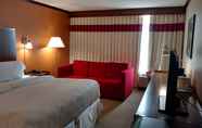 Bedroom 5 Four Points by Sheraton Kansas City Airport