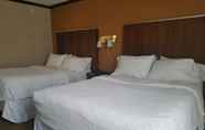 Bedroom 6 Four Points by Sheraton Kansas City Airport