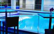 Swimming Pool 3 Hotel Oceania Paris Porte de Versailles