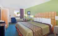 Bedroom 2 Days Inn by Wyndham Greeneville