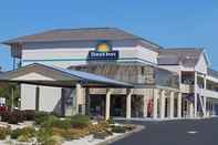 Exterior Days Inn by Wyndham Greeneville