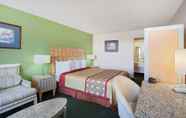 Bedroom 6 Days Inn by Wyndham Greeneville