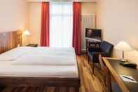 Bedroom Hotel Schweizerhof Basel