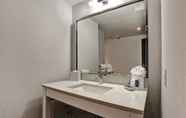 In-room Bathroom 2 Four Points by Sheraton Toronto Mississauga